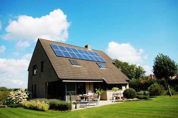 solar-power-clean-energy-rooftop-solar-installations-solar-panels-belgium-solar-panels-on-roof_t20_yvelY6